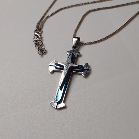 18.5 Inch Cross Pendant Necklace - Picture 3 of 13